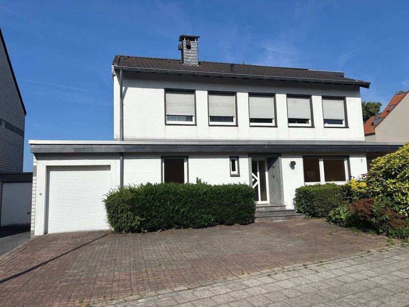 Freistehendes Einfamilienhaus mit Büroeinheit in Teileigentum