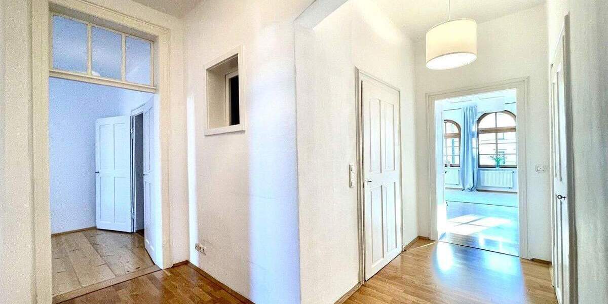 Hochwertige 4 Zi. Lehel am Isartor Bestlage. Exklusiv möbliert oder leer. 2 OG, Garten. Ab 3 Monaten 4 zimmer