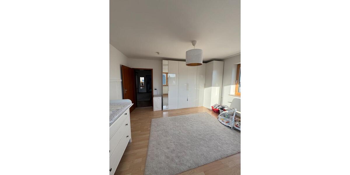 Etagenwohnung Neumarkt in der Oberpfalz Altenhof - 3 Zimmer, 106 m&sup2;, 1.200&euro; | Angebot:26327154