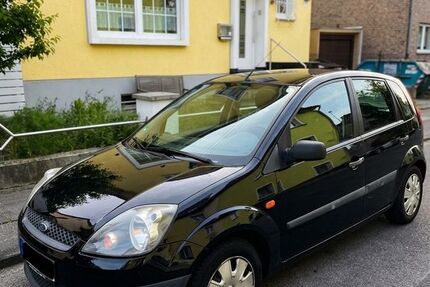 Ford Fiesta 123.256 km 2.400 &euro; Troisdorf 53842