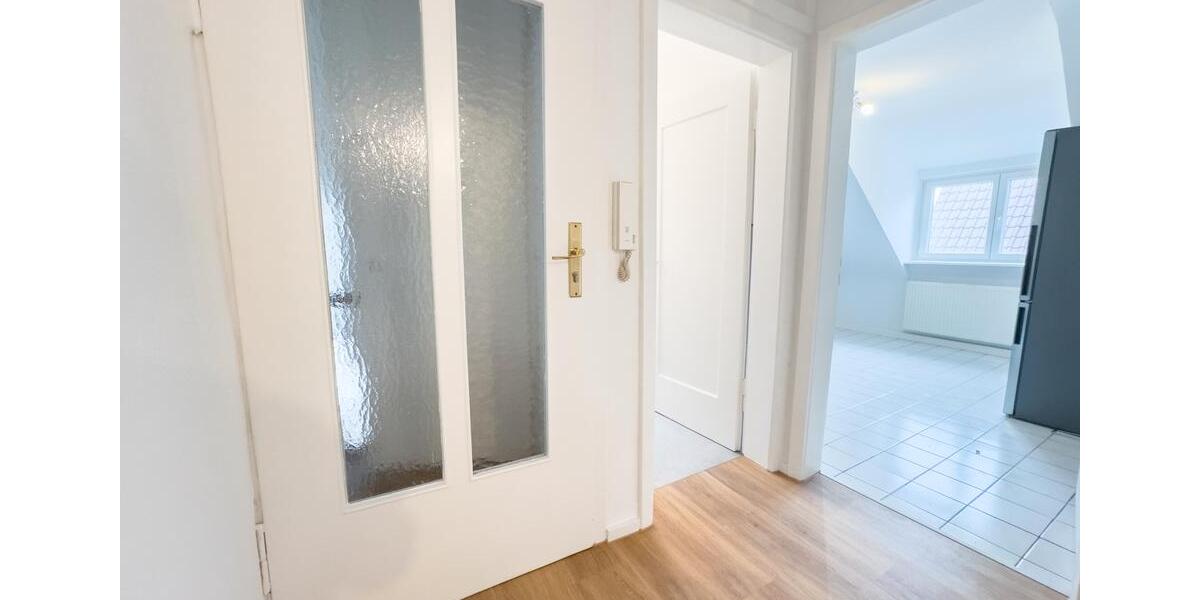 Dachgeschoßwohnung Stuttgart Bad Cannstatt - 3 Zimmer, 75 m&sup2;, 1.200&euro; | Angebot:26355327