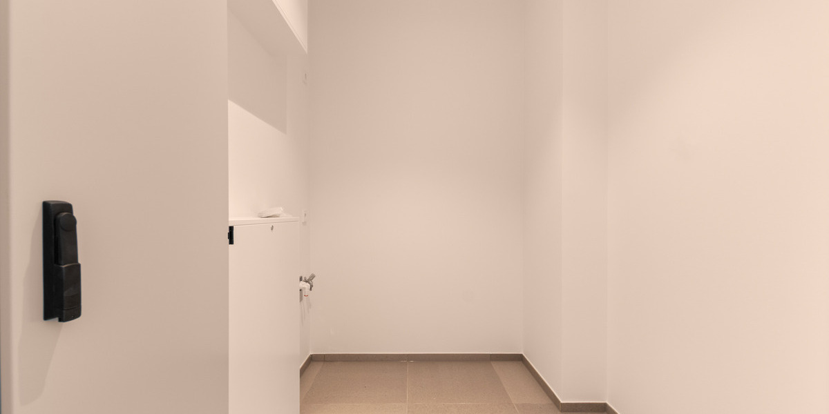 Etagenwohnung Frankfurt am Main Innenstadt - 2 Zimmer, 82 m&sup2;, 2.115&euro; | Angebot:26092972