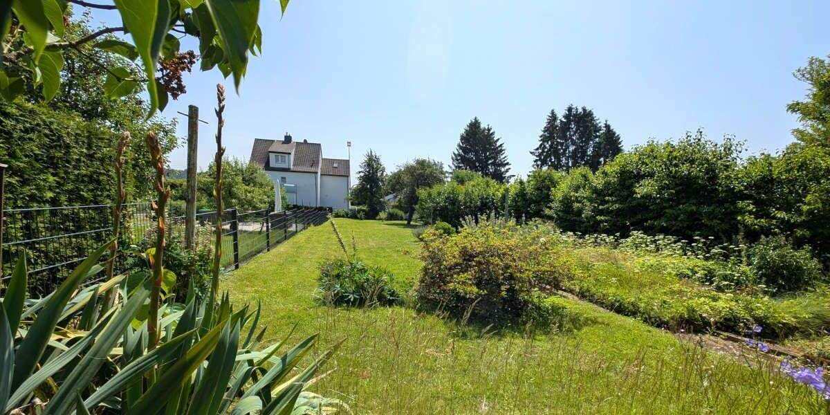 3-Familienhaus mit großem Garten zentral in Vellmar 9 zimmer