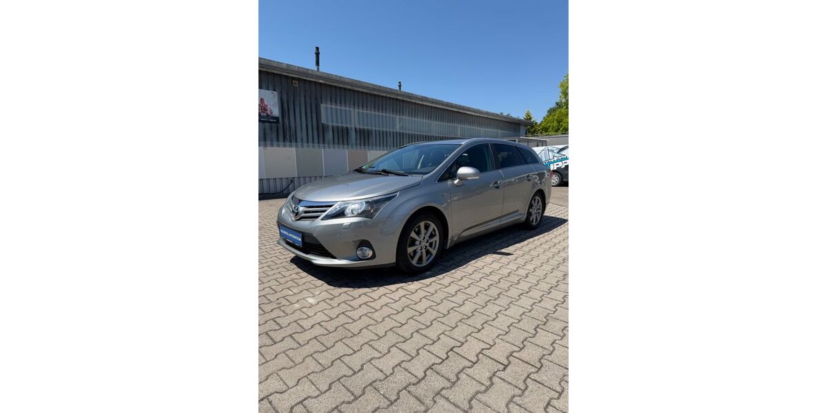 Toyota Avensis 147.250 km 9.999 &euro; Oedheim 74229