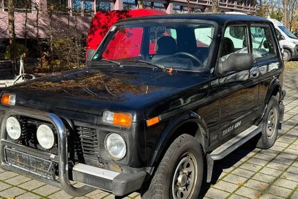 Lada Niva 99.800 km 2.900 € Moosinning 85452