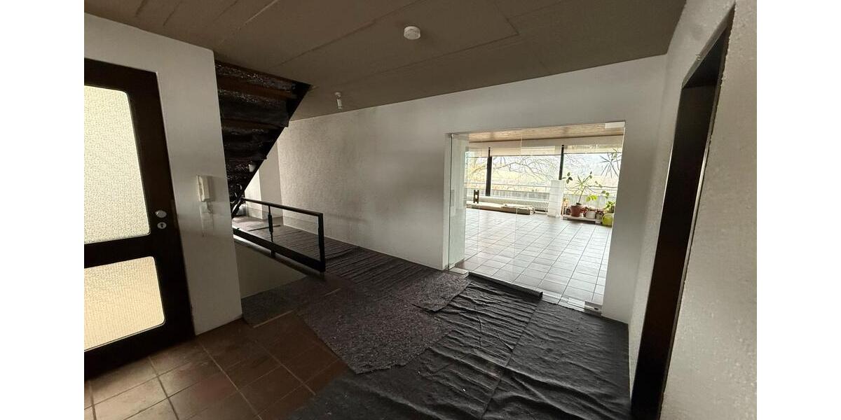 Einfamilienhaus Taunusstein - 6 Zimmer, 230 m&sup2;, 3.100&euro; | Angebot:25329095