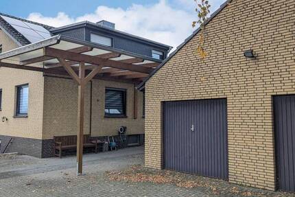- Provisionsfrei - Zweigenerationenhaus mit Doppelgarage und Carport in Kalkar