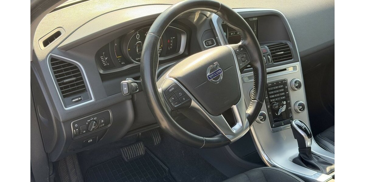 Volvo XC60 Momentum AWD / SitzH / Panorama 104.000 km 20.490 &euro; Donauwörth 86609