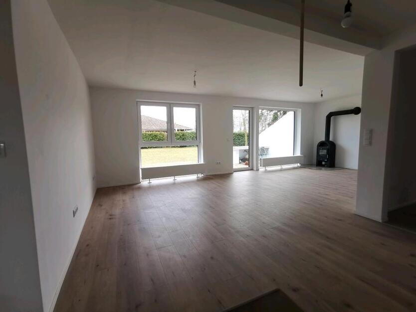 Sanierter Bungalow Haus mit großem Garten Grundstück in Sottrum