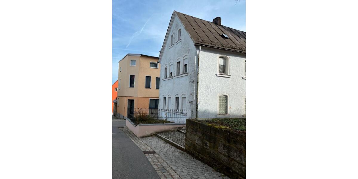 Mehrfamilienhaus, Wohnhaus Vohenstrauß - 10 Zimmer, 136 m&sup2;, 135.000&euro; | Angebot:26916559