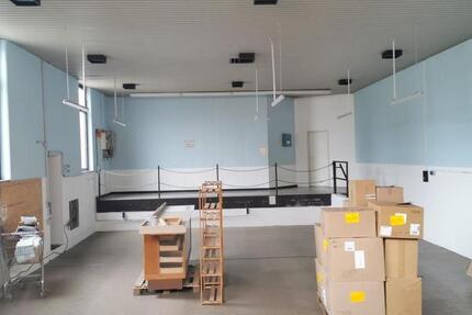 Kleine Halle mit Büro und Freifläche  vielseitig nutzbar zimmer