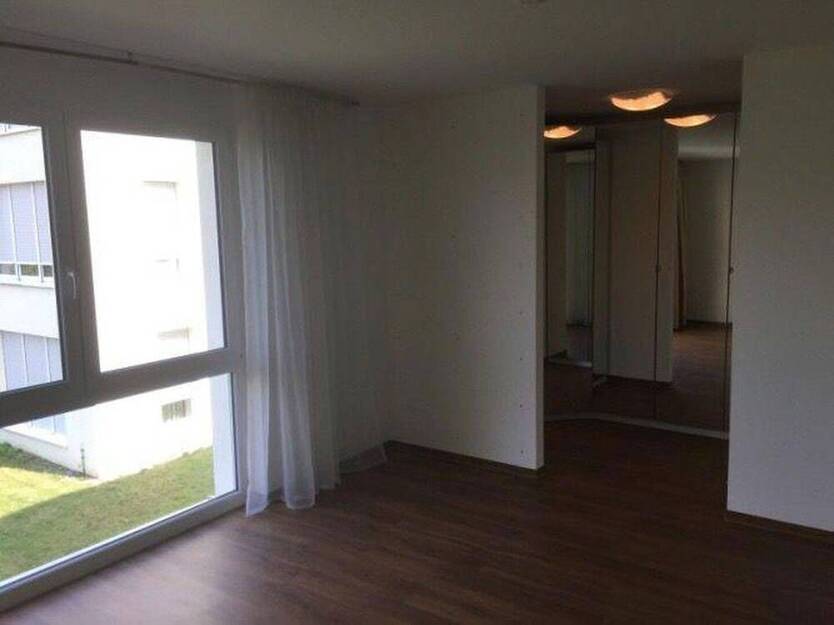 geräumige 3,5-Zimmer-Wohnung mit großem Balkon mit Blick ins Neckartal