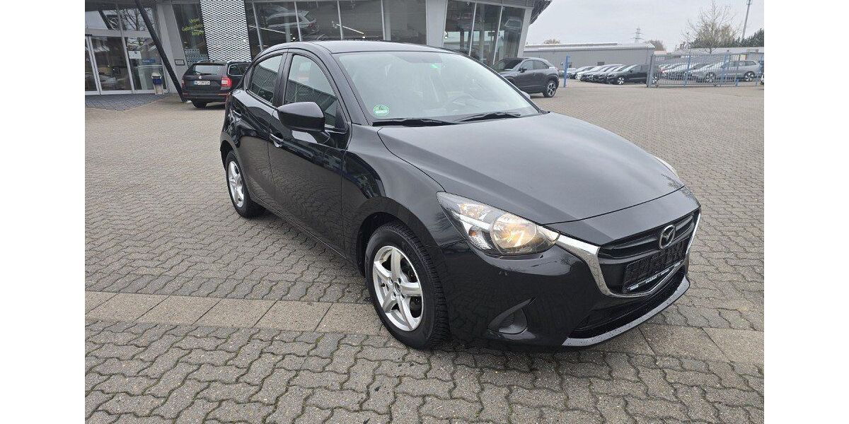 Mazda 2 124.300 km 7.880 &euro; Zeven 27404