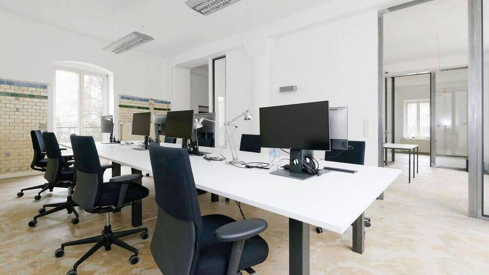 Möblierte Arbeitsplätze in schöner Loft Büroetage in Kreuzberg - All-in-Miete