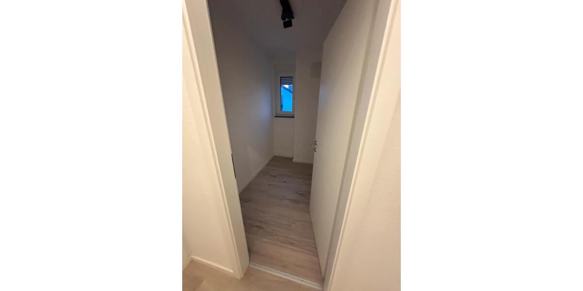 Etagenwohnung Schenefeld - 5 Zimmer, 150 m&sup2;, 2.250&euro; | Angebot:25590013