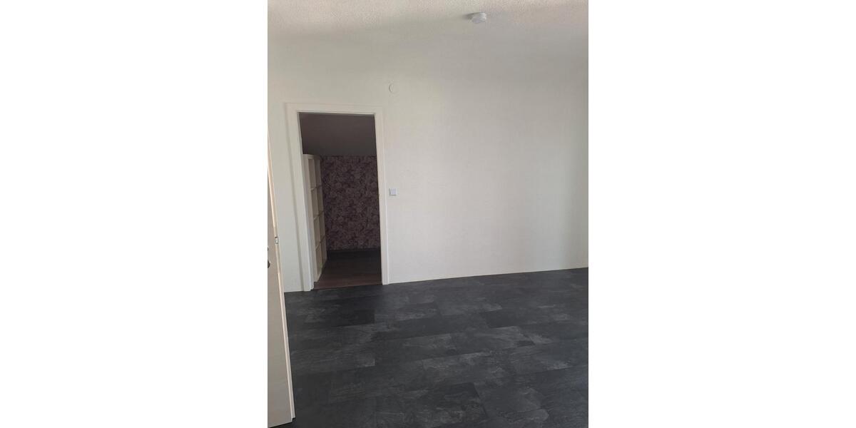 Dachgeschoßwohnung Bretten - 3 Zimmer, 80 m&sup2;, 900&euro; | Angebot:26022406