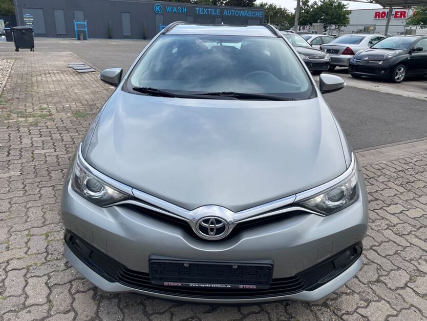 Toyota Auris 152.200 km 7.999 € Speyer 67346
