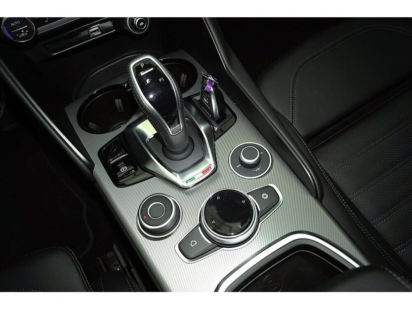 Giulia Veloce Q4 2.0 Turbo Harman-Kardon