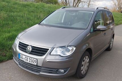 VW Touran 141.050 km 5.900 &euro; Stockstadt 64589
