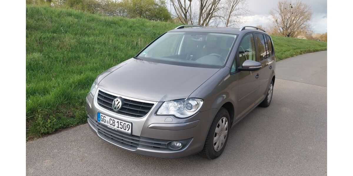 VW Touran 141.050 km 6.400 &euro; Stockstadt 64589