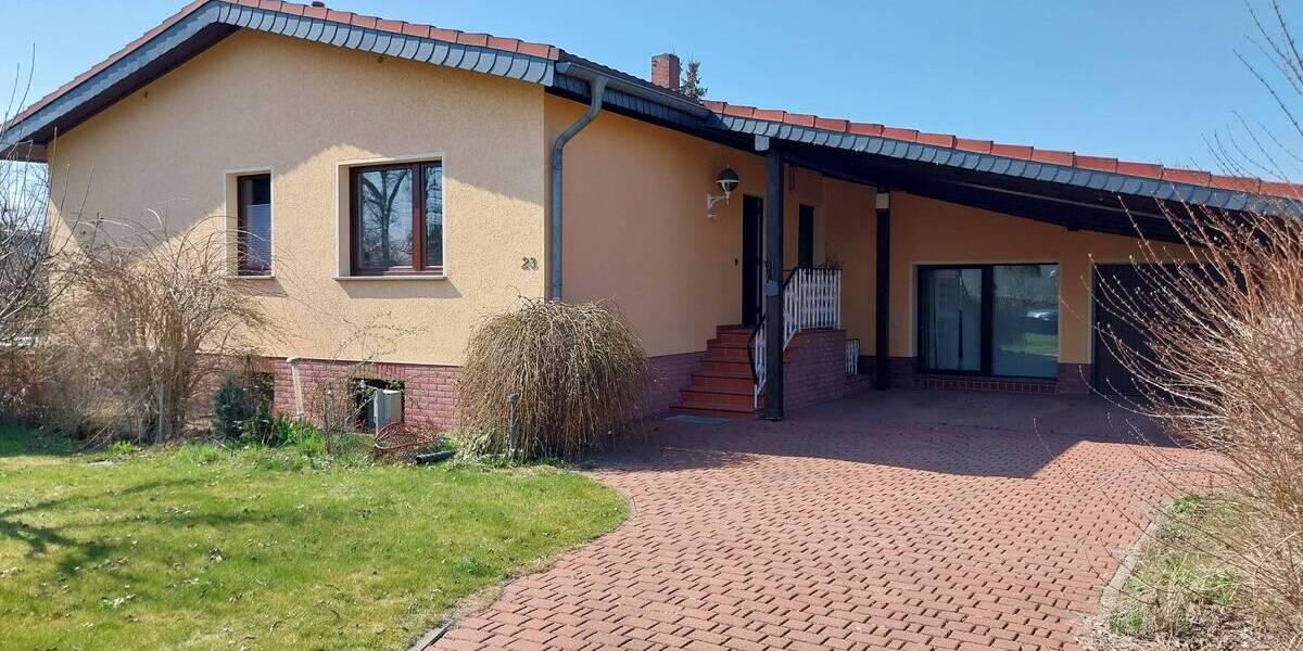 großes Wohnhaus mit Pool & Garage 6 zimmer