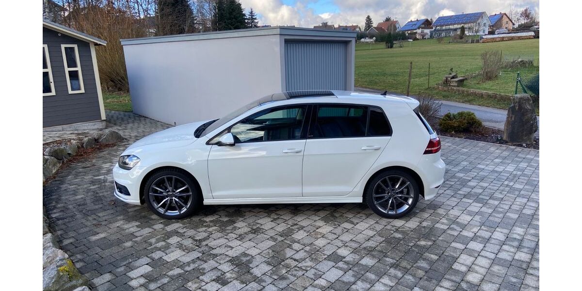 VW Golf 124.700 km 14.990 &euro; Aichhalden 78733