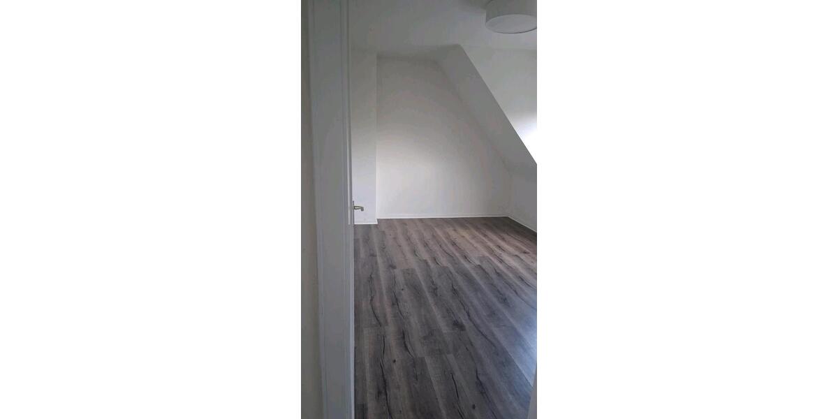 Dachgeschoßwohnung Neuss Reuschenberg - 3 Zimmer, 79 m&sup2;, 1.300&euro; | Angebot:25991806