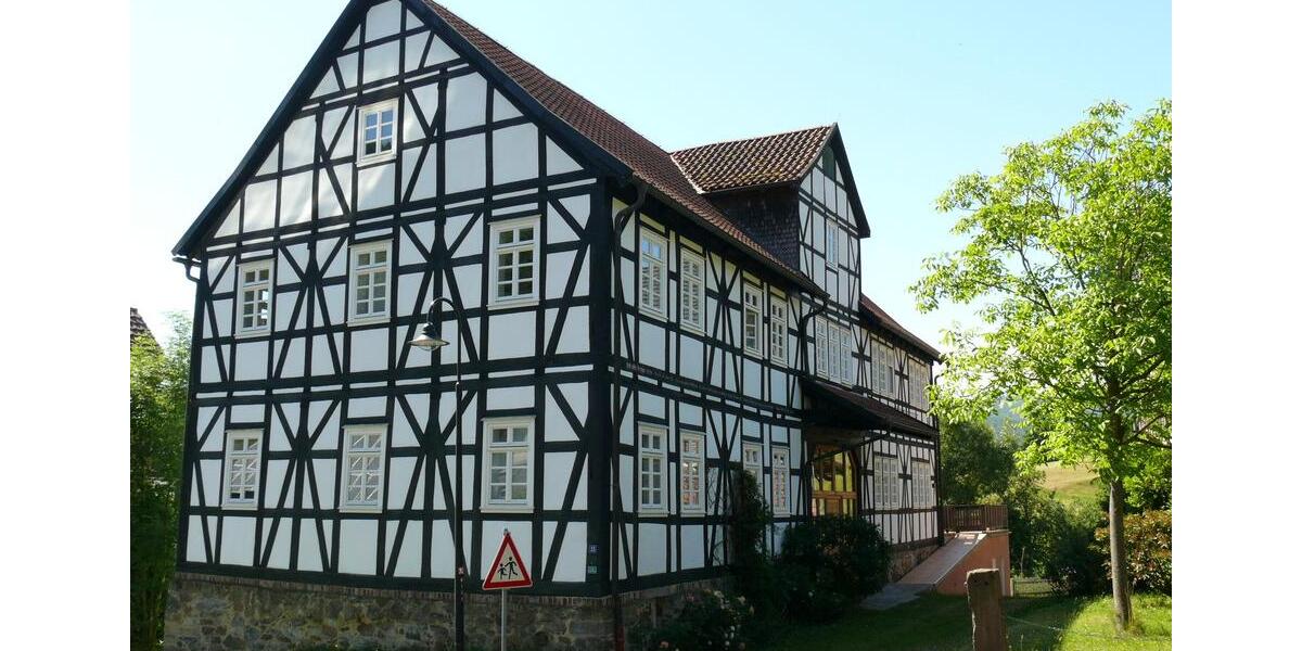Einfamilienhaus Bad Wildungen - 7 Zimmer, 400 m&sup2;, 980.000&euro; | Angebot:21624522