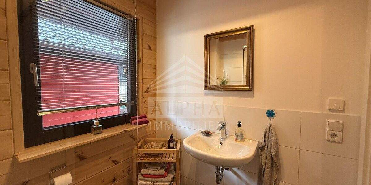 *VERKAUFT* Modernes Blockhaus-Idyllisch gelegene Doppelhaushälfte mit Büroräumen & Traumgarten 6 zimmer