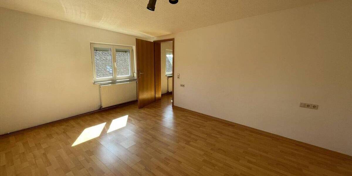 Mehrfamilienhaus, Wohnhaus Sachsenheim Kleinsachsenheim - 6 Zimmer, 172 m&sup2;, 349.000&euro; | Angebot:26108174