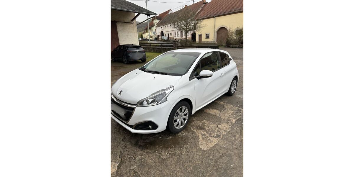 Peugeot 208 102.600 km 5.700 &euro; Rathsweiler 66887