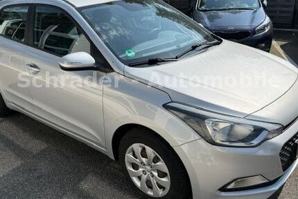Hyundai i20 78.100 km 8.480 &euro; Wesselburen 25764