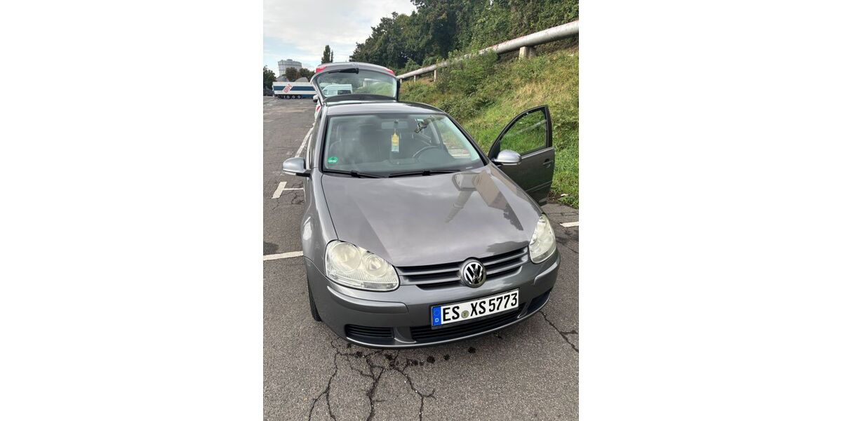 VW Golf 114.000 km 5.500 &euro; Esslingen am Neckar 73734