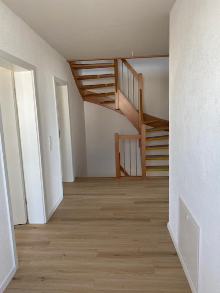 Erstbezug - moderne DH Hälfte mit PV Anlage, Wallbox, Wärmepumpe zimmer