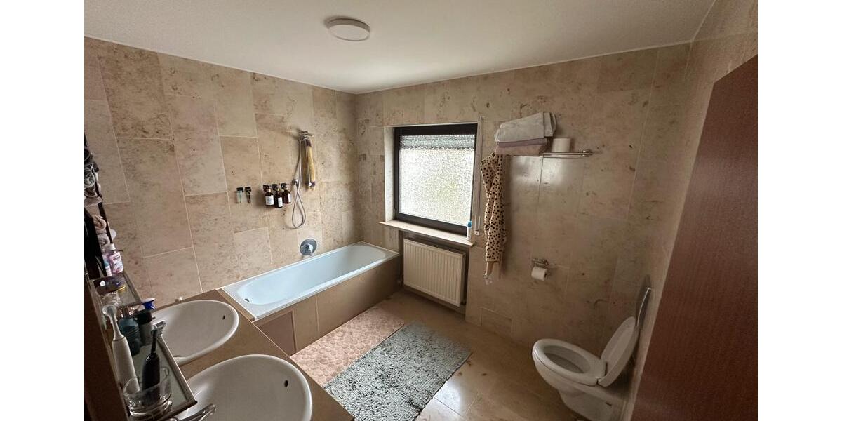 Traumhafte Doppelhaushälfte mit Garten in 91227 Leinburg 4 zimmer