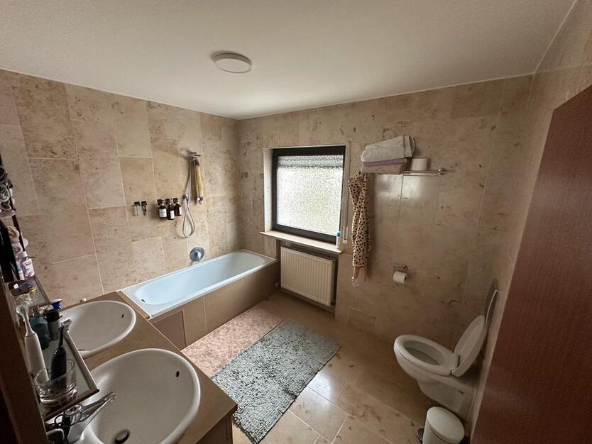 Traumhafte Doppelhaushälfte mit Garten in 91227 Leinburg zimmer