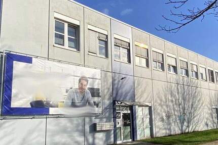 Moderne Büroräume und Arbeitsplätze im Hallenkomplex - All-in-Miete zimmer