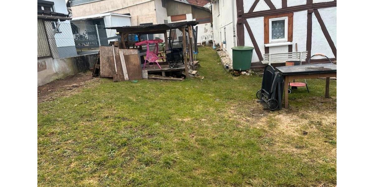 Einfamilienhaus Haiger - 7 Zimmer, 140 m&sup2;, 160.000&euro; | Angebot:26762769