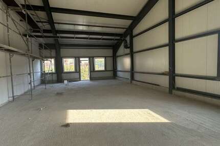 Halle in Leimersheim 1.200 € 190.4 m² zimmer