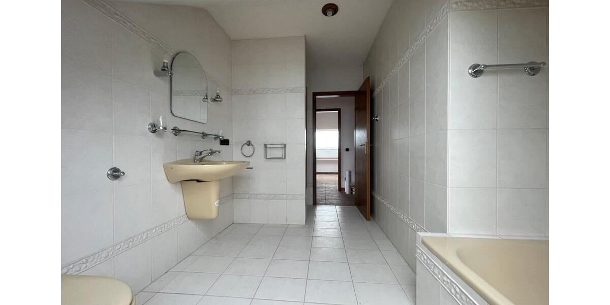 Helle Dachgeschosswohnung zu vermieten | 2 Zimmer | 70qm 2 zimmer