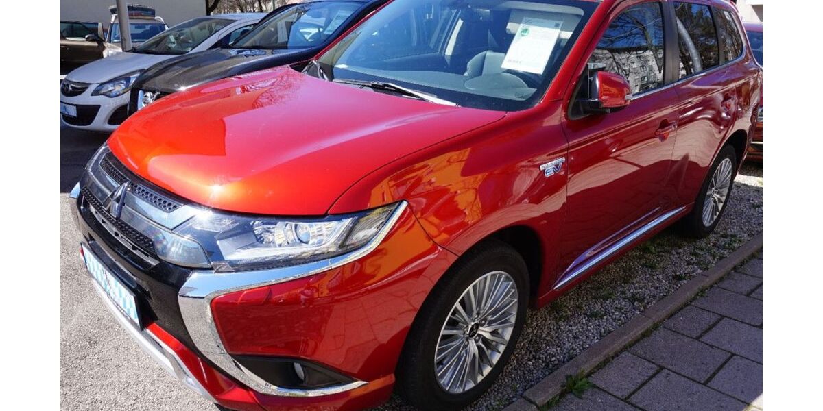 Mitsubishi Plug-in Hybrid Outlander 127.884 km 18.799 &euro; München 81549