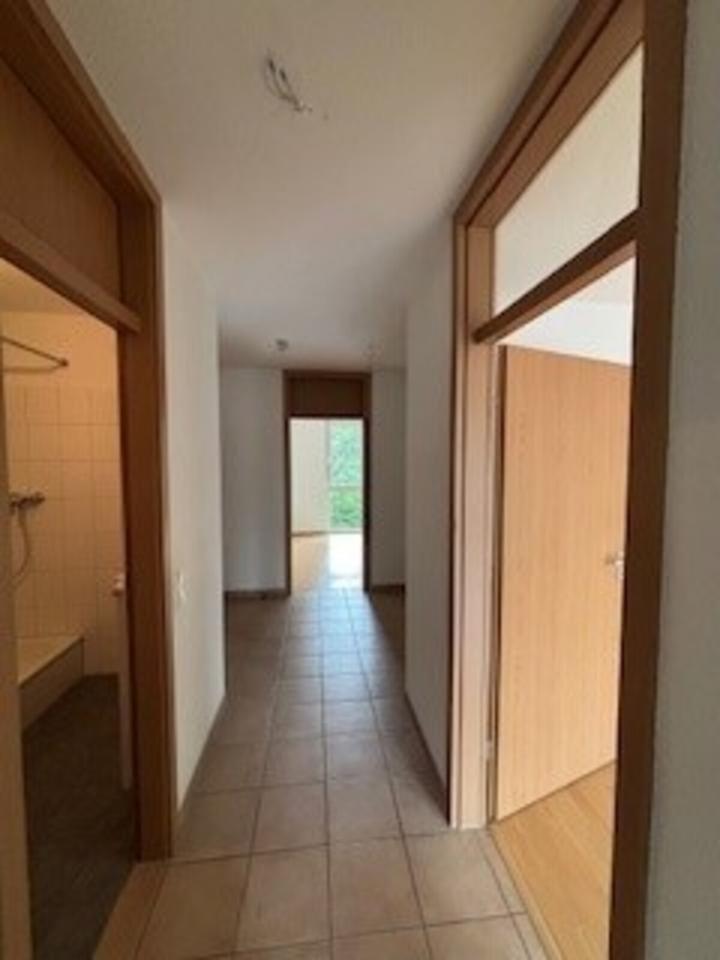 Bei VIVAWEST die Sonnenstrahlen auf dem eigenen Balkon genießen. zimmer