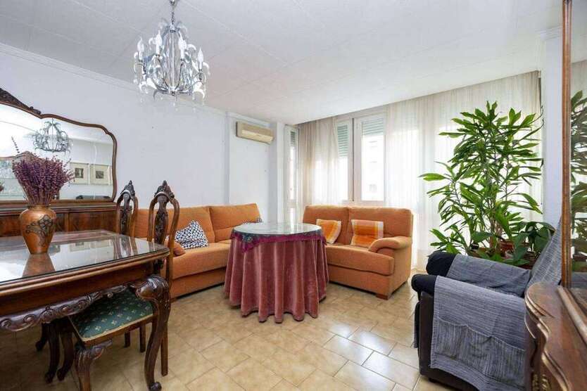 Wohnung zum Kaufen in Granada 273.000 € 142 m²