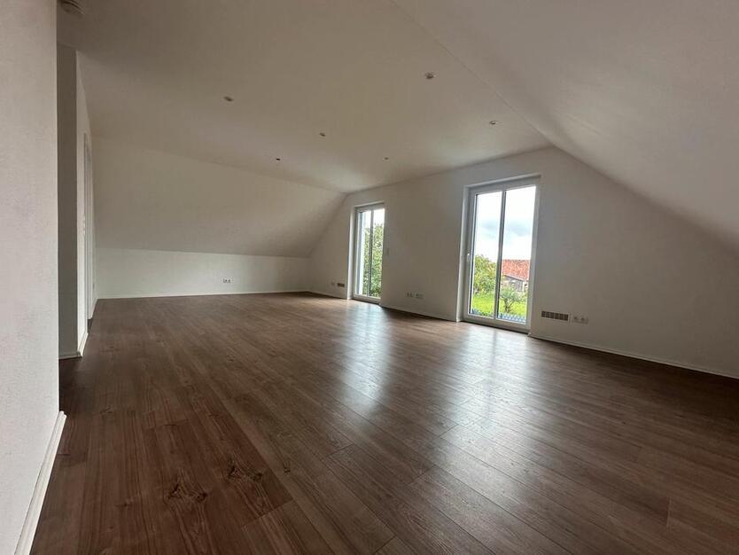 3 1|2 Zimmer Wohnung + Balkon in Rödelsee 100qm