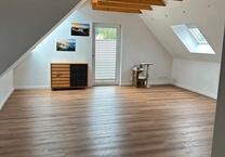 Helle Dachgeschoßwohnung im Zentrum von Hiddesen