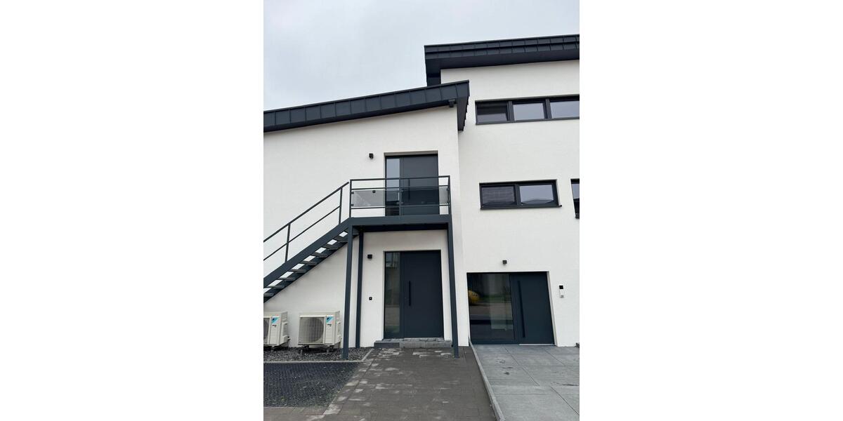 Etagenwohnung Emmerich am Rhein - 3 Zimmer, 86 m&sup2;, 890&euro; | Angebot:26415537