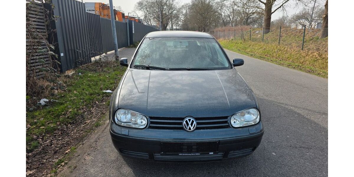 VW Golf 225.000 km 950 &euro; Westoveledingen 26810