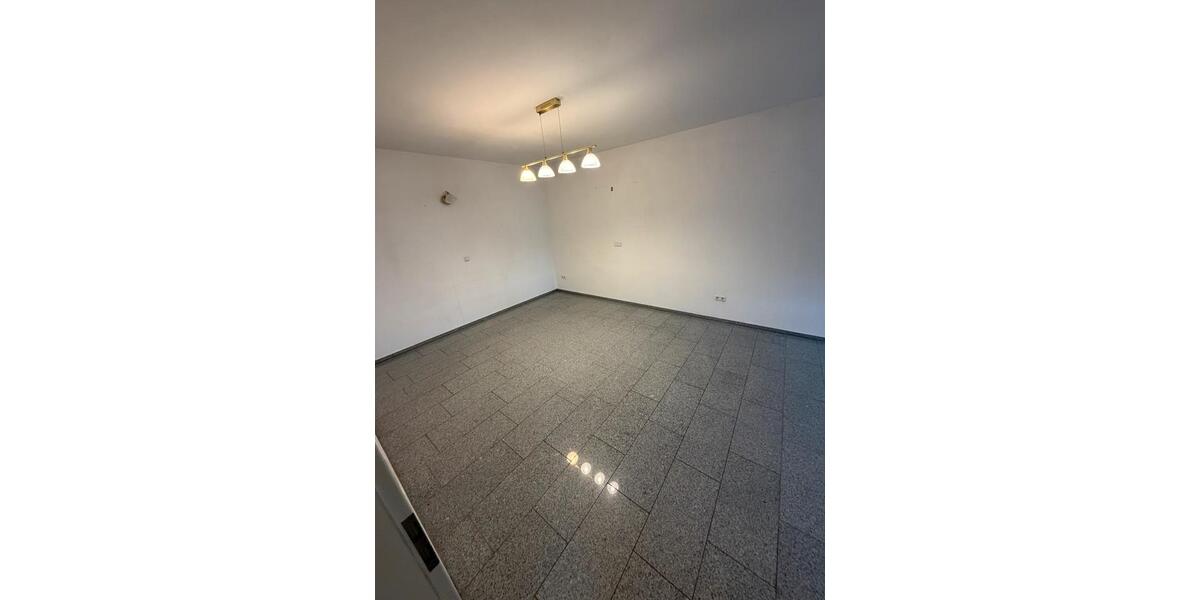 Erdgeschoßwohnung Schmelz - 5 Zimmer, 105 m&sup2;, 800&euro; | Angebot:26393242