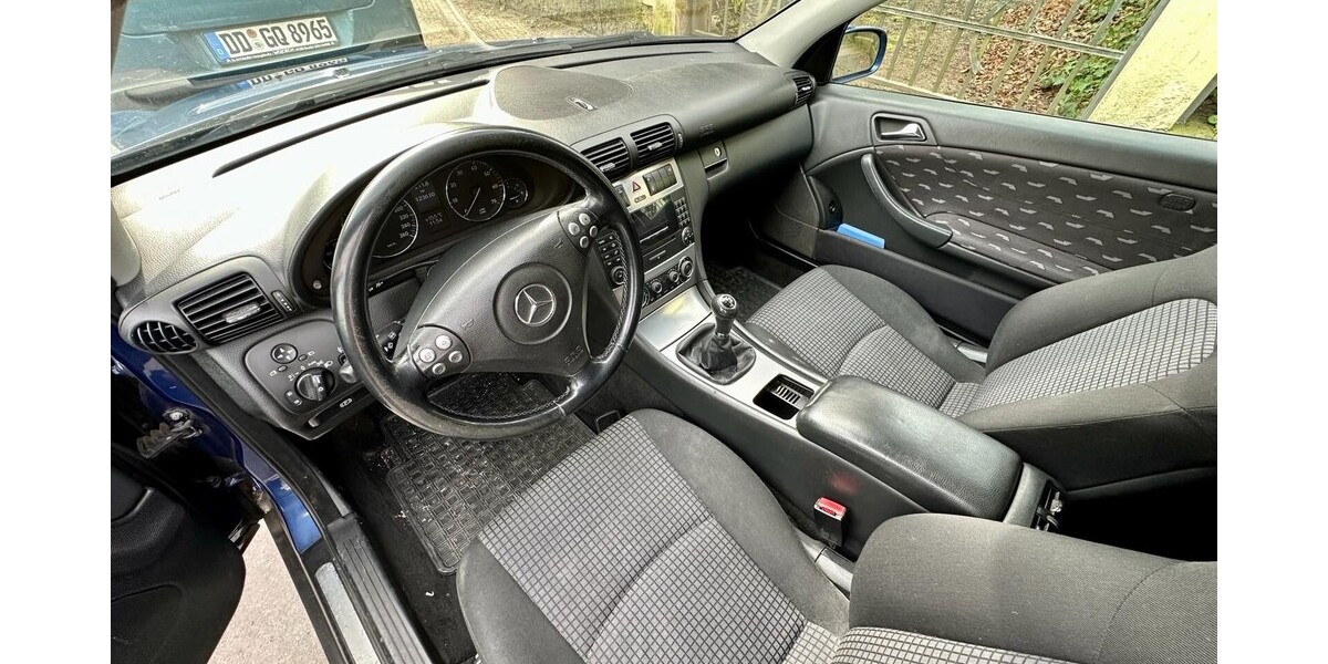 Mercedes-Benz Coupé 123.000 km 4.800 &euro; Dresden 01067