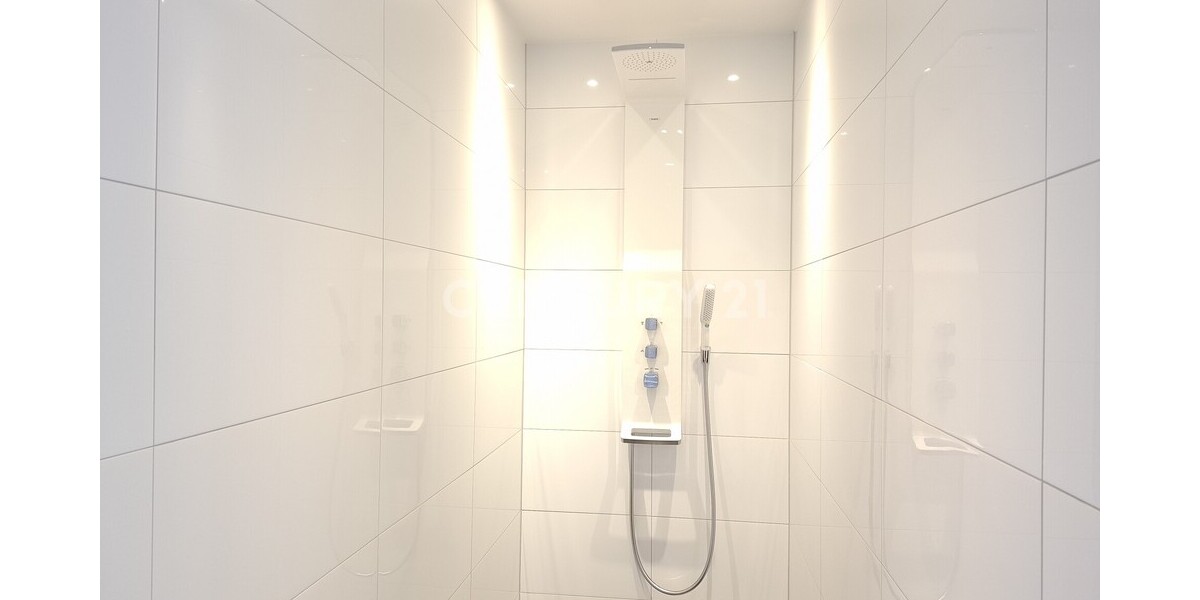 Exklusive, vollständig sanierte Wohnung mit großzügigem Raumgefühl und drei Balkonen 5 zimmer